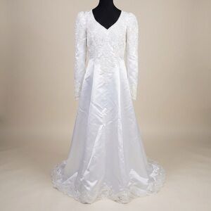 Elegant White Lace Long Sleeve Dress for Wedding or Quince Sz 18